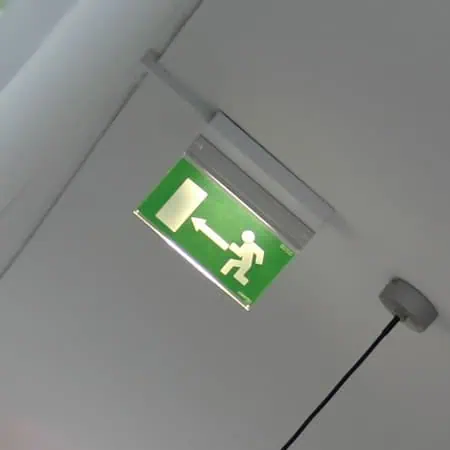 Technicien ISP installation éclairage de secours et BAES à Paris